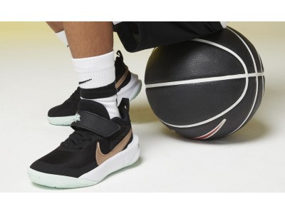 Дитячі баскетбольні кросівки Nike Team Hustle D 10. Огляд, переваги, як вибрати та купити.
