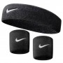 Набір: пов'язка на голову Nike Swoosh Headband 1 шт. і напульсник Nike Swosh Wristbands 2 шт. чорний (N.NN.07.010.OS) Набір: пов'язка на голову Nike Swoosh Headband 1 шт. і напульсник Nike Swosh Wristbands 2 шт. чорний (N.NN.07.010.OS)