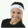 Набір: пов'язка на голову Nike Swoosh Headband 1 шт. і напульсник Nike Swosh Wristbands 2 шт. білий (N.NN.07.101.OS) Набір: пов'язка на голову Nike Swoosh Headband 1 шт. і напульсник Nike Swosh Wristbands 2 шт. білий (N.NN.07.101.OS)