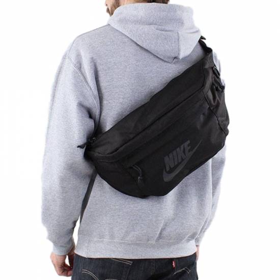 Сумка на пояс-через плечо Nike Tech Hip Pack для зберігання дрібних предметів (BA5751-010)