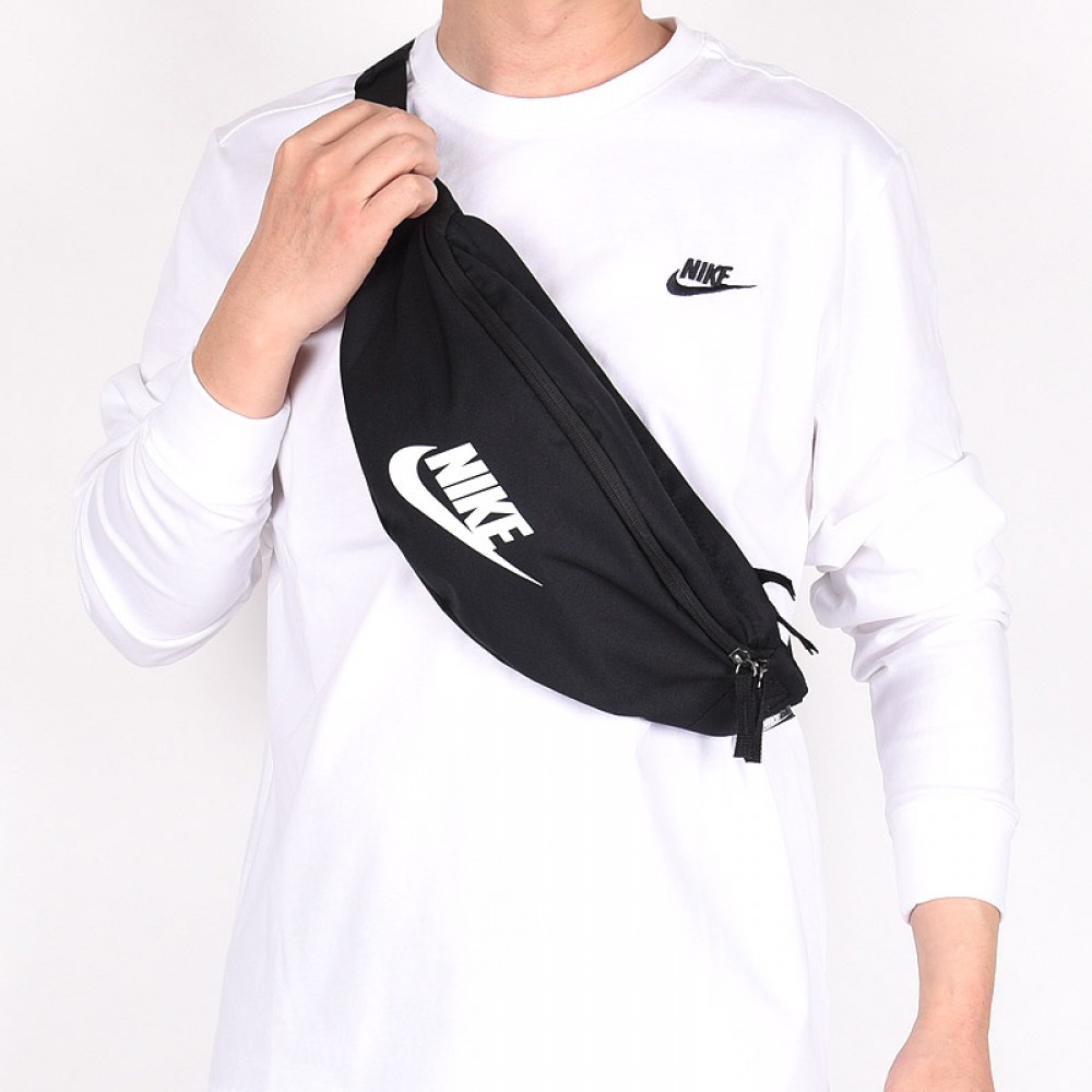 Сумка-бананка на пояс Nike Heritage Waistpack 3 л для зберігання дрібних предметів (DB0490-010)