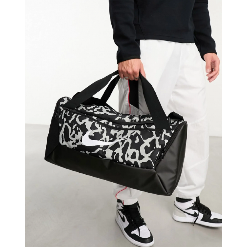 Сумка спортивна Nike Brasilia Duffel Bag Small 41 л для тренувань та спорту (FB2829-010)