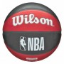 М'яч баскетбольний Wilson NBA Houston Rockets Outdoor розмір 7 гумовий (WTB1300XBHOU) М'яч баскетбольний Wilson NBA Houston Rockets Outdoor розмір 7 гумовий (WTB1300XBHOU)